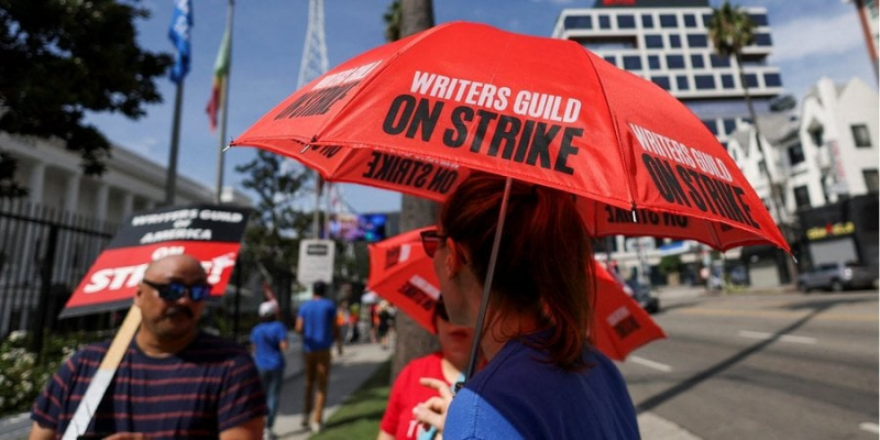 Крига скресла. Голлівудські студії та сценаристи досягли угоди, яка покладе край п’ятимісячному страйку