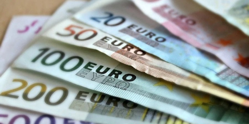 Курс валют НБУ. Євро не вдалося пробити психологічну стелю